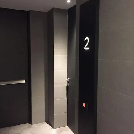Number House - Number 15 Milão